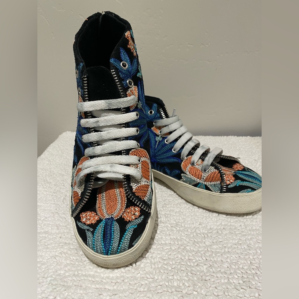 REBECCA MINKOFF ZAINA,EMBROIDERED SNEAKERS SIZE 6M.